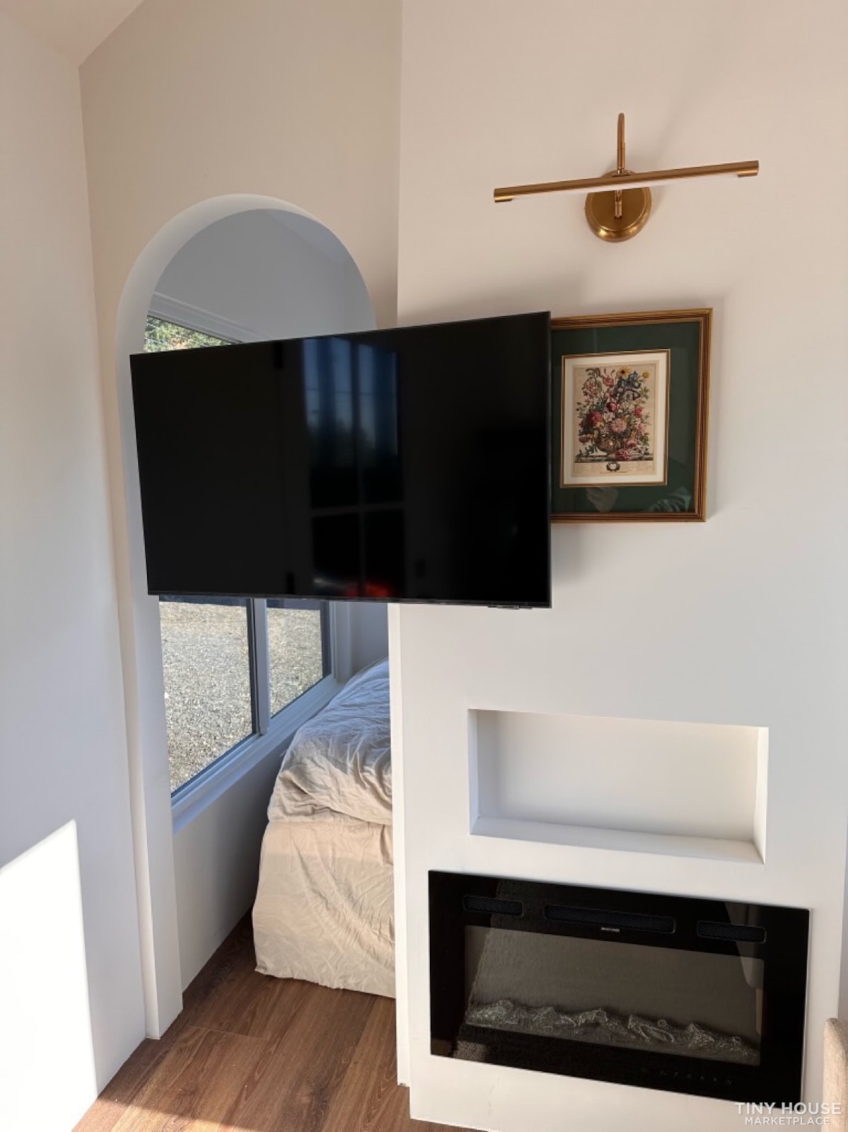 Beautiful Tiny on Wheels - Image 8