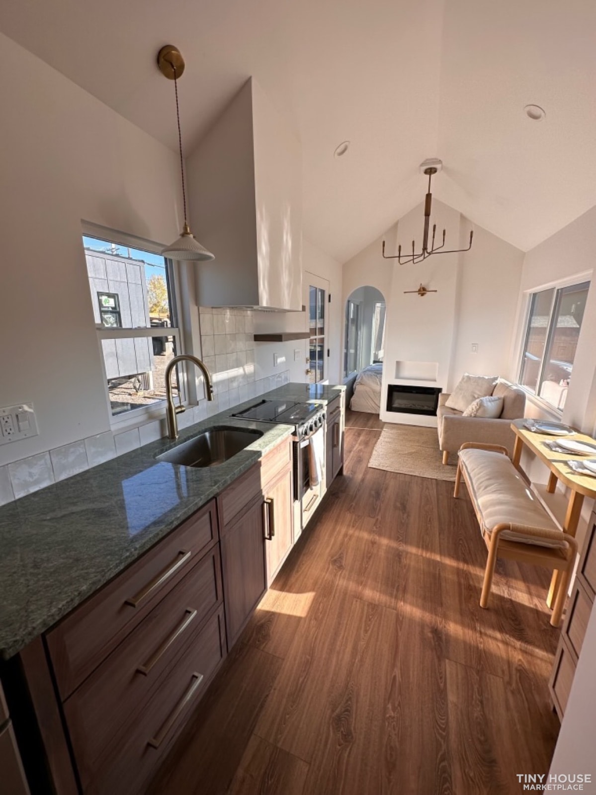 Beautiful Tiny on Wheels - Image 9