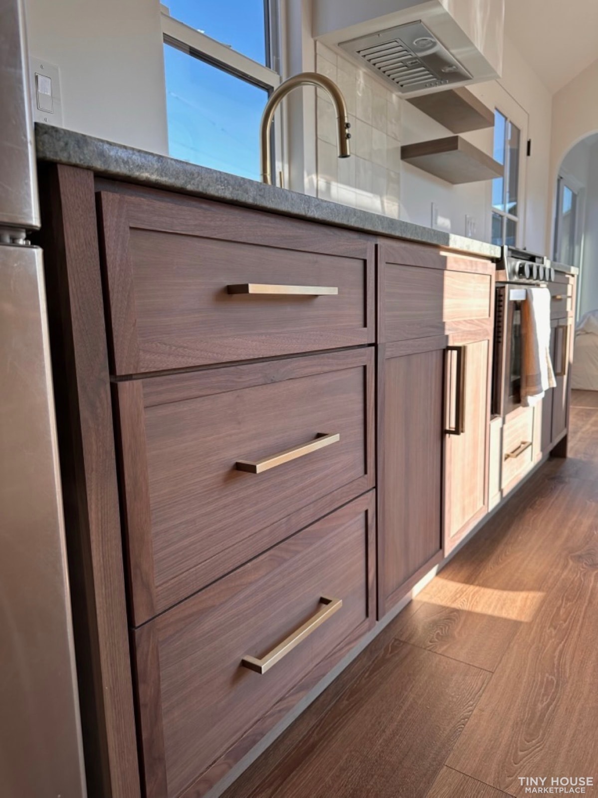 Beautiful Tiny on Wheels - Image 11