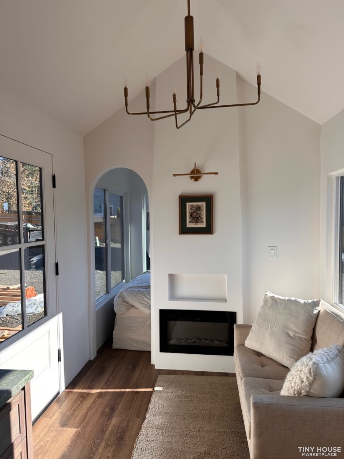 Beautiful Tiny on Wheels - Image 13