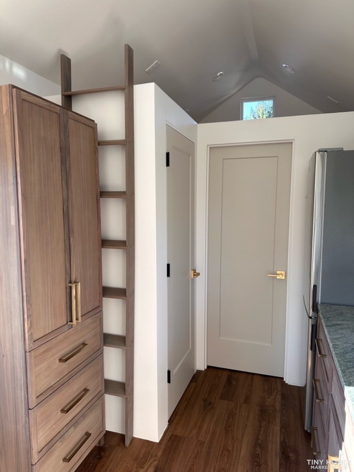 Beautiful Tiny on Wheels - Image 14