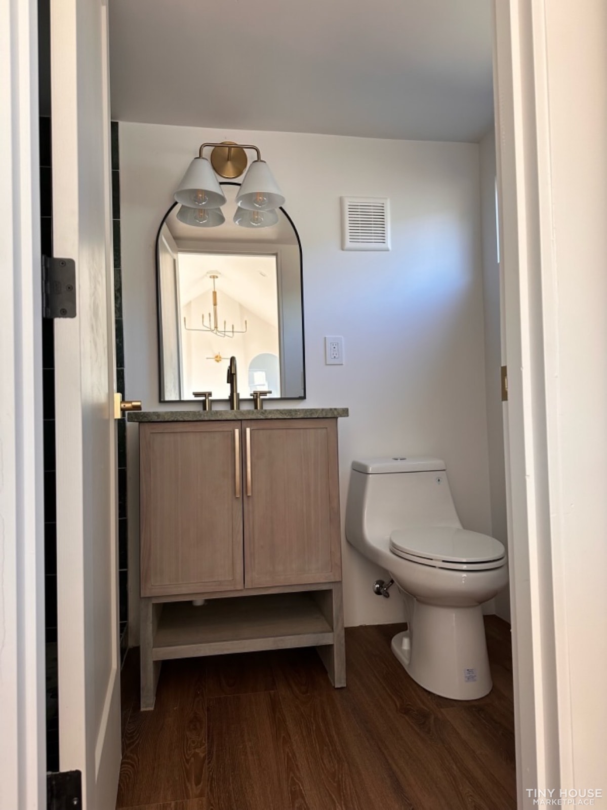 Beautiful Tiny on Wheels - Image 15