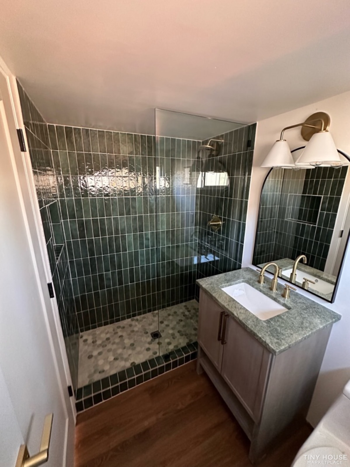 Beautiful Tiny on Wheels - Image 16