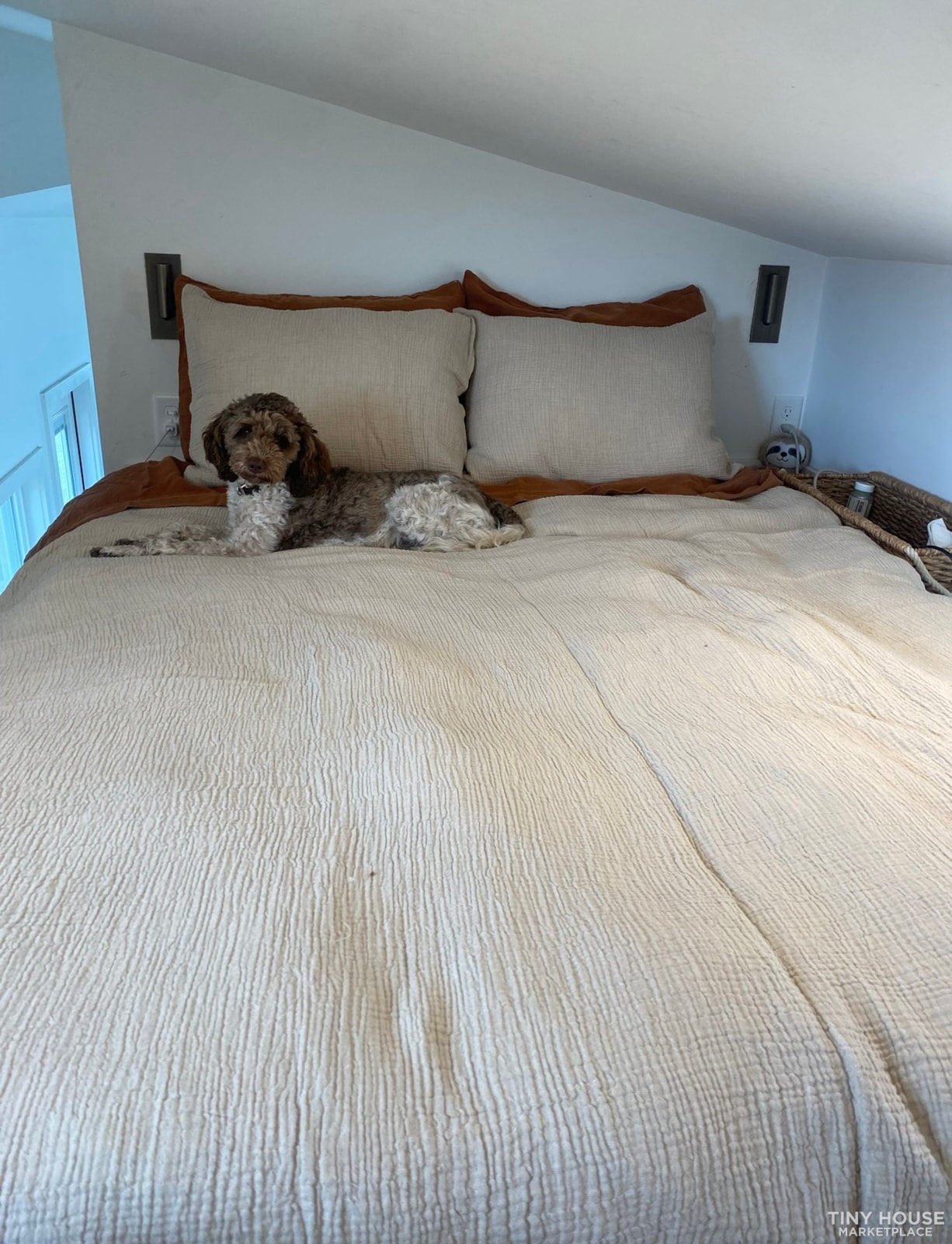 Custom 28ft tiny home perfect for full time living or rental - Image 5