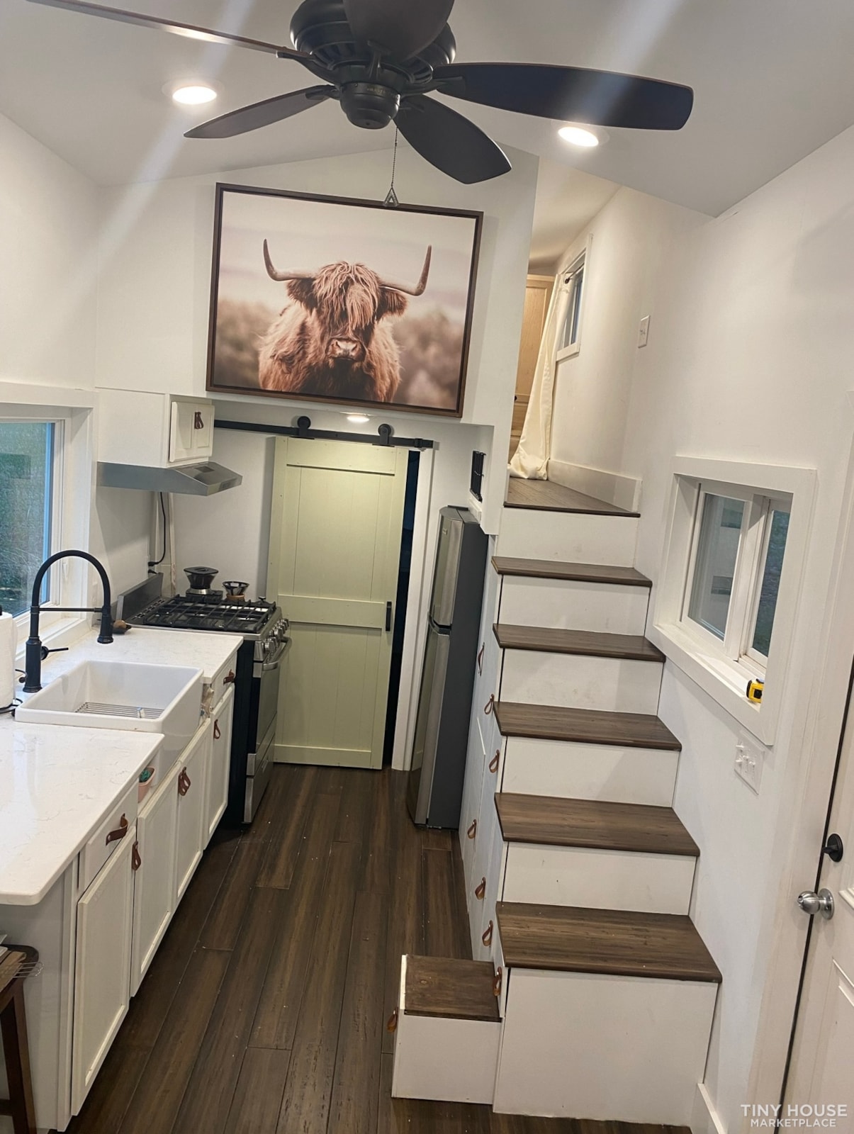 Custom 28ft tiny home perfect for full time living or rental - Image 6