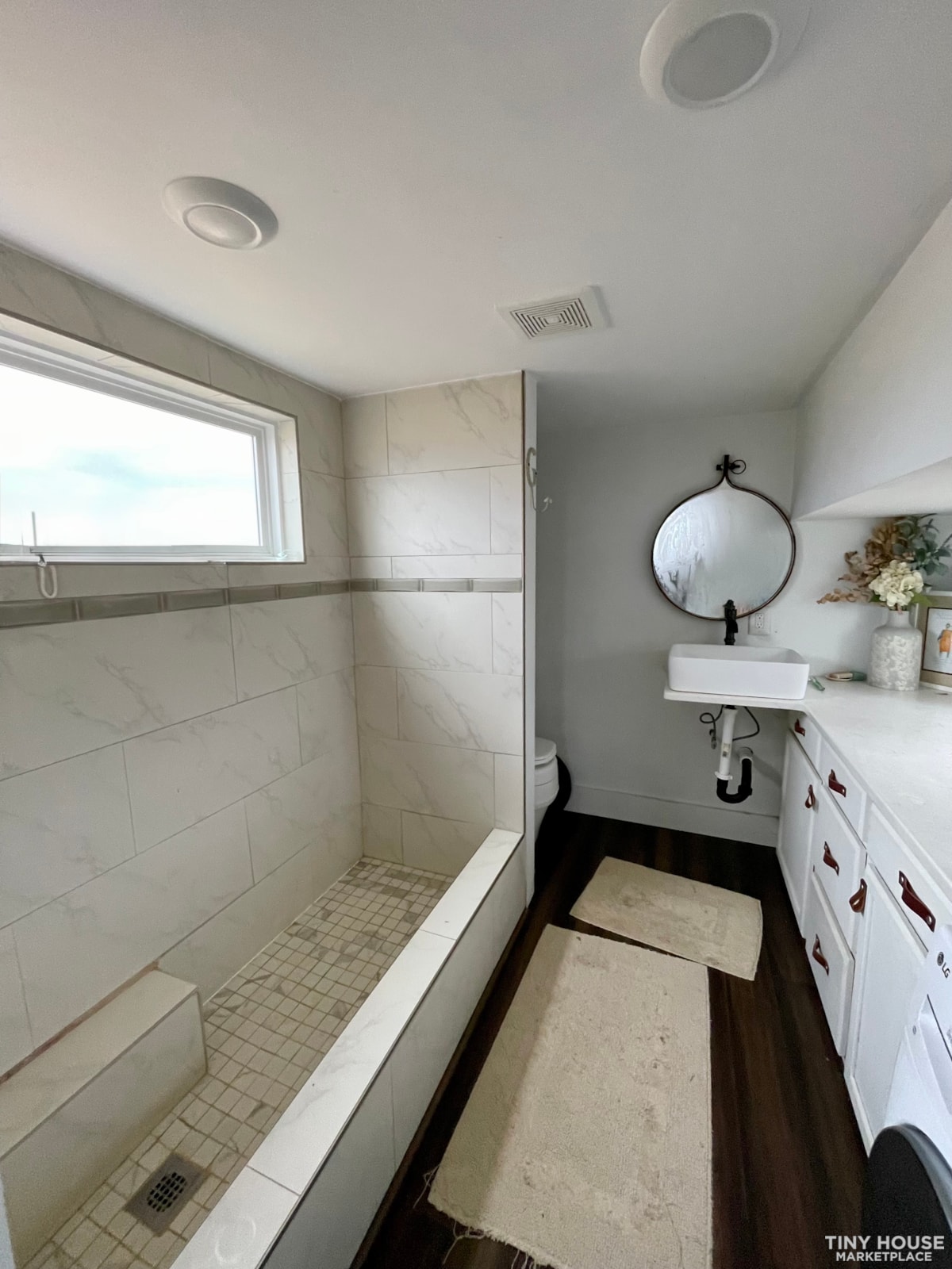 Custom 28ft tiny home perfect for full time living or rental - Image 8