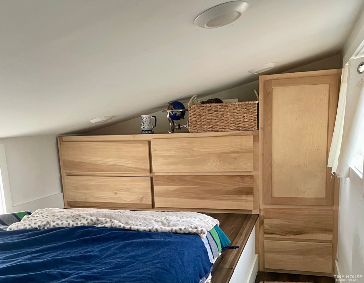 Custom 28ft tiny home perfect for full time living or rental - Image 10