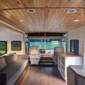Charming Renovated 35 foot Class A RV